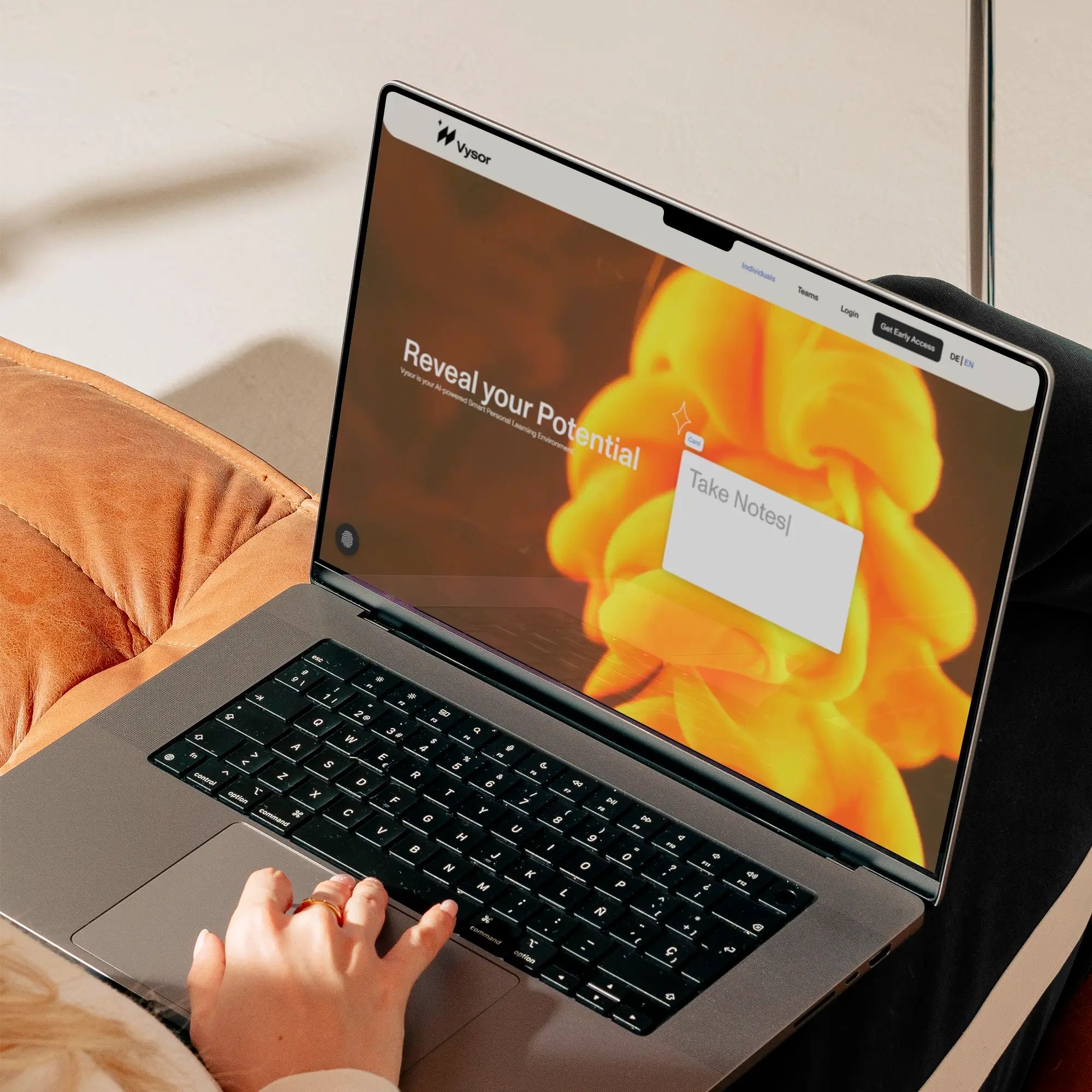 A woman visits the website Vysor.ai on her Macbook.